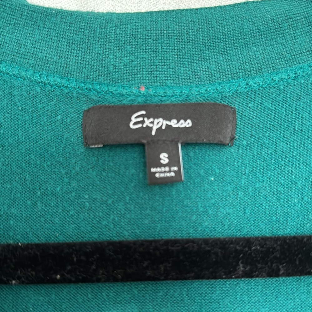Express Fitted Small Green Button-Up Cardigan - Picture 2 of 6